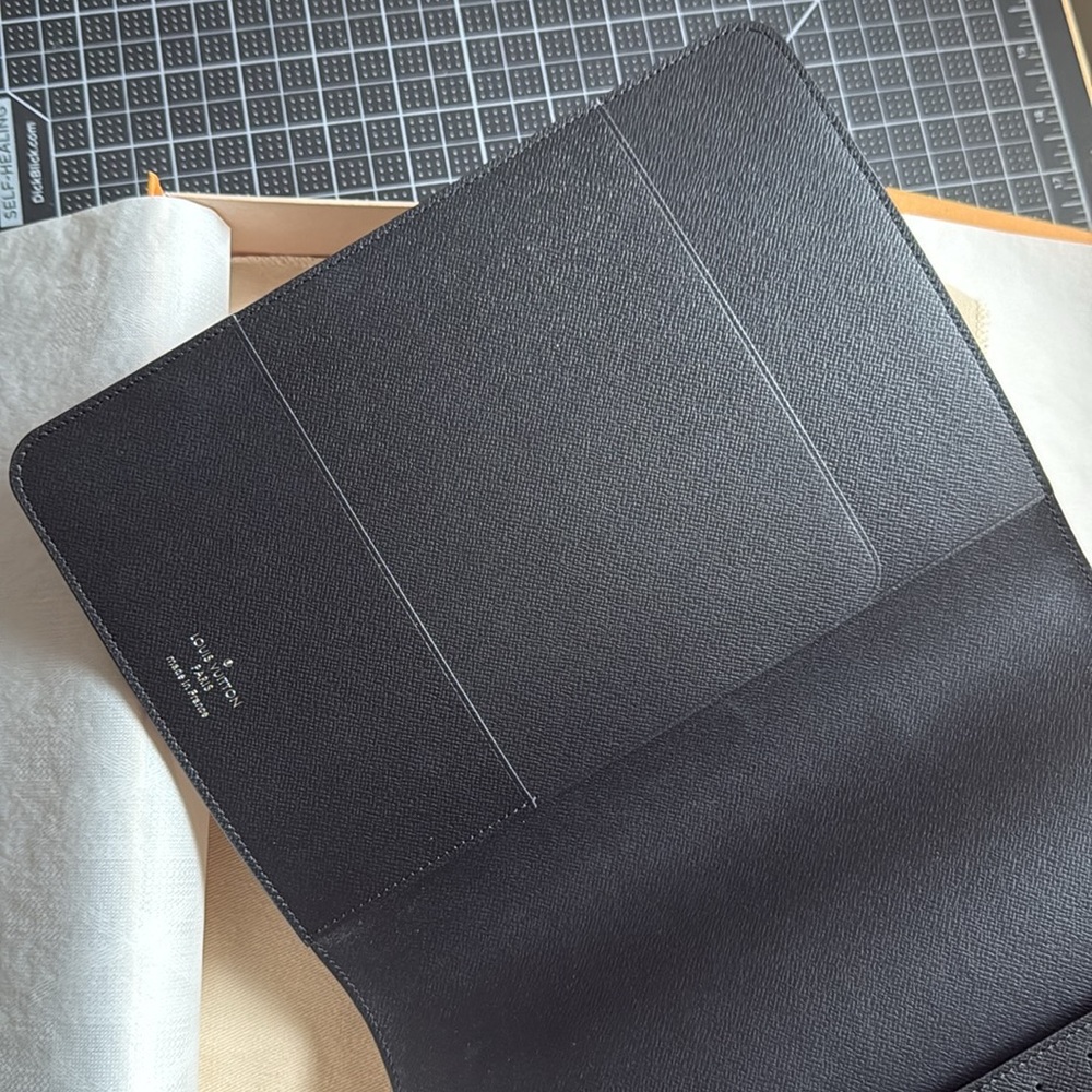 Louis Vuitton Desk Agenda Cover A5 insert size, Damier Black - Picture 3 of 13